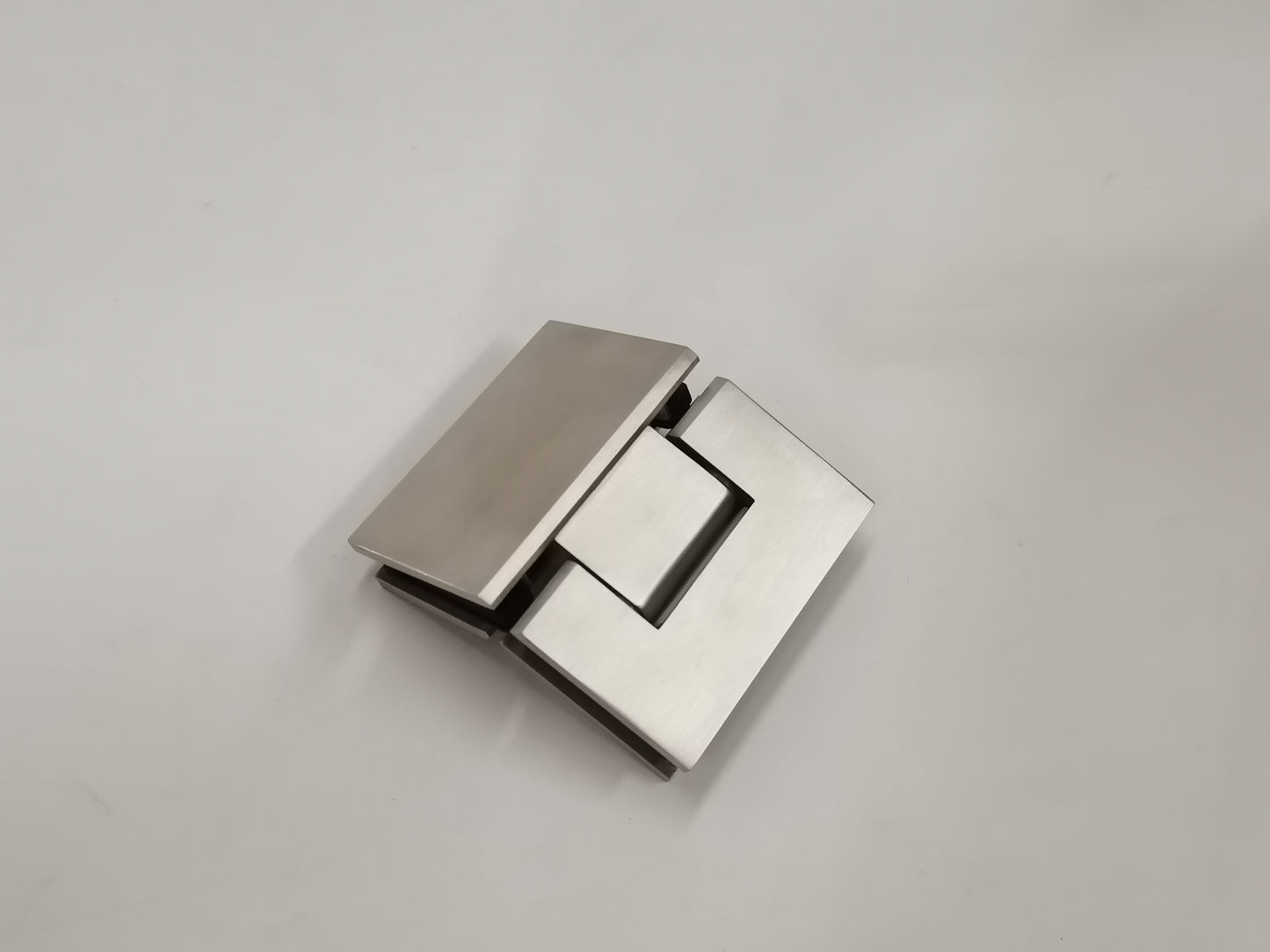 135° Glass to Glass Ascent Collection Hinge